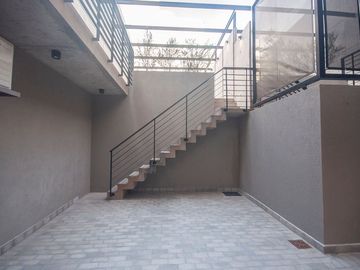 DUPLEX TIPO CASA, CON JARDIN Y PATIO VILLA URQUIZA