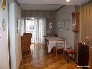 Saavedra Al 100 3 D 3 B  2 Cocheras Excelente Estado U$s 200.000