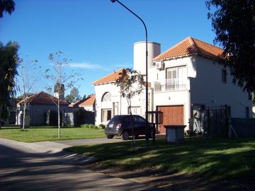 Chalet Bosque Alto 3 Dorm. Suite Pileta Jardin Impecable Lote 760 M2 U$s 420.000