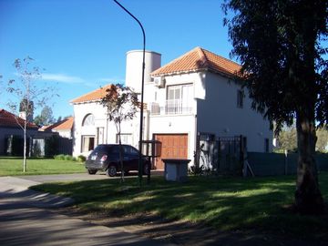 Chalet Bosque Alto 3 Dorm. Suite Pileta Jardin Impecable Lote 760 M2 U$s 420.000