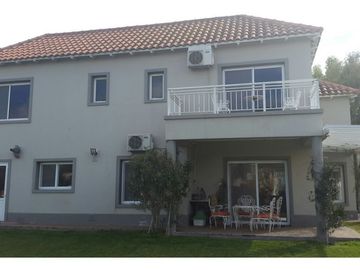 Chalet Bosque Alto 3 Dorm. Suite Pileta Jardin Impecable Lote 760 M2 U$s 420.000