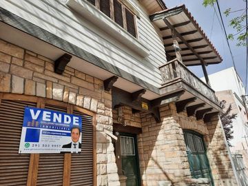 Casa En Venta De Estilo Español Mediterraneo - Alvarado 900