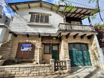 Casa En Venta De Estilo Español Mediterraneo - Alvarado 900