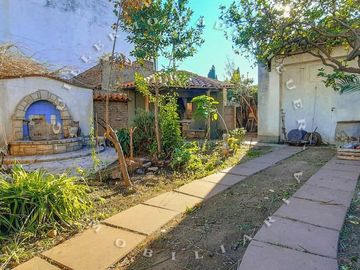 Casa En Venta De Estilo Español Mediterraneo - Alvarado 900