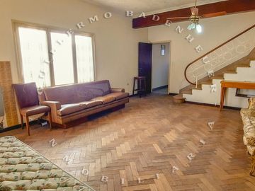 Casa En Venta De Estilo Español Mediterraneo - Alvarado 900