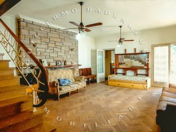 Casa En Venta De Estilo Español Mediterraneo - Alvarado 900