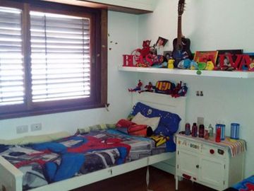 Chalet frente al parque Primavesi