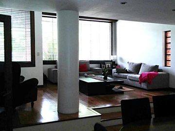 Chalet frente al parque Primavesi