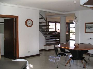 Chalet frente al parque Primavesi
