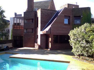 Chalet frente al parque Primavesi