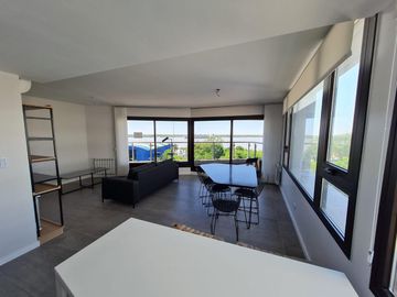 EN VENTA Depto 2 dormitorios vista al río c/ balcón -  barrio Arroyito, Rosario