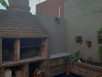 Casa en venta de 2 dormitorios c/ cochera en Ramos Mejía