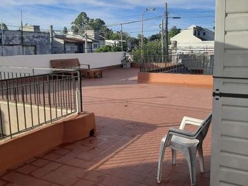 Casa en venta de 2 dormitorios c/ cochera en Ramos Mejía