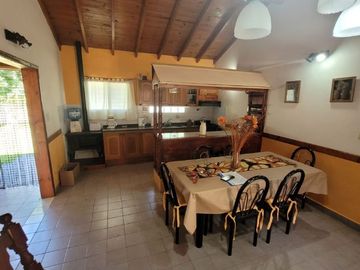Casa en venta de 2 dormitorios c/ cochera en Mar de Ajo