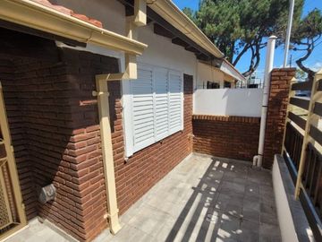 Casa en venta de 2 dormitorios c/ cochera en Mar de Ajo