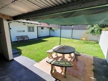 Casa en venta de 2 dormitorios c/ cochera en Mar de Ajo