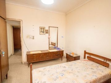 Casa de 2 dormitorios en PB sobre avenida