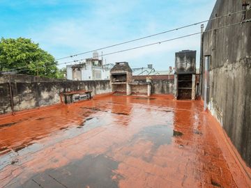 Casa de 2 dormitorios en PB sobre avenida