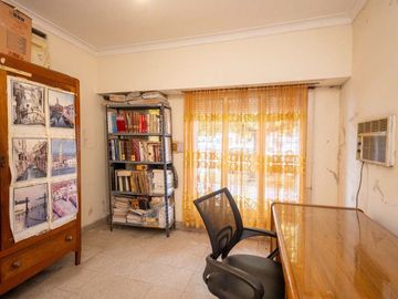 Casa de 2 dormitorios en PB sobre avenida