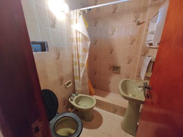 Casa en venta de 3 dormitorios c/ cochera en Costa Azul