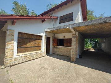 Casa en venta de 3 dormitorios c/ cochera en Costa Azul
