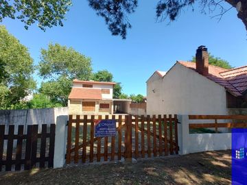 Casa en venta de 3 dormitorios c/ cochera en Costa Azul