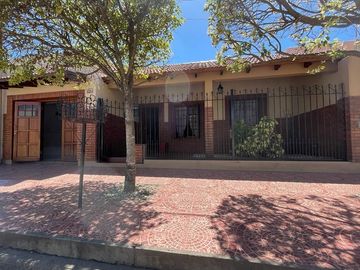 Casa en venta de 2 dormitorios c/ cochera en 9 de Julio