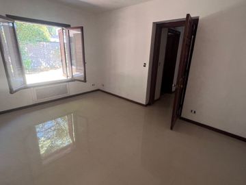 Casa en venta de 3 dormitorios c/ cochera en San Miguel