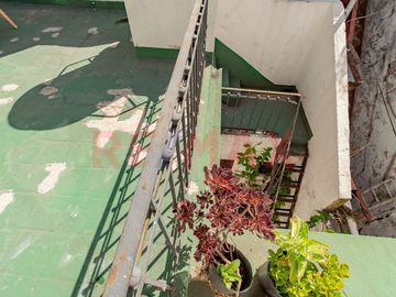 VENTA PH CON TERRAZA Y PATIO EN ALMAGRO