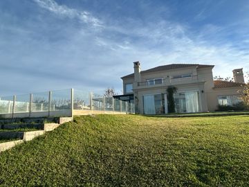 Casa en venta  en La Reserva Cardales, Sofitel sobre el LAGO Lujo clásico LAGUNA