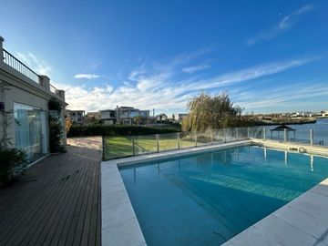 Casa en venta  en La Reserva Cardales, Sofitel sobre el LAGO Lujo clásico LAGUNA