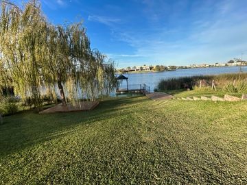 Casa en venta  en La Reserva Cardales, Sofitel sobre el LAGO Lujo clásico LAGUNA