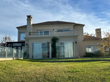 Casa en venta  en La Reserva Cardales, Sofitel sobre el LAGO Lujo clásico LAGUNA