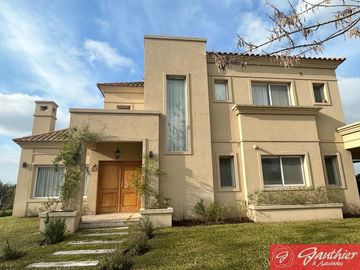 Casa en venta  en La Reserva Cardales, Sofitel sobre el LAGO Lujo clásico LAGUNA