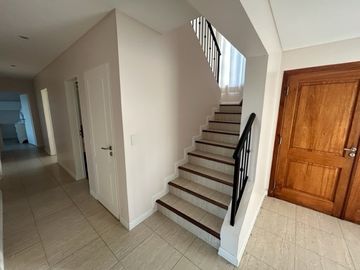Casa en venta  en La Reserva Cardales, Sofitel sobre el LAGO Lujo clásico LAGUNA