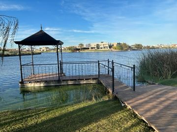 Casa en venta  en La Reserva Cardales, Sofitel sobre el LAGO Lujo clásico LAGUNA