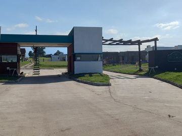 Casa en venta de 3 dormitorios c/ cochera Country el Lagar. Los nogales