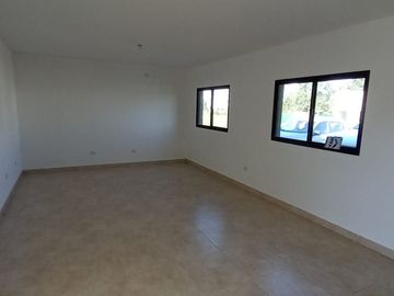 Casa en venta de 3 dormitorios c/ cochera Country el Lagar. Los nogales
