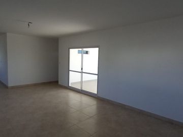 Casa en venta de 3 dormitorios c/ cochera Country el Lagar. Los nogales