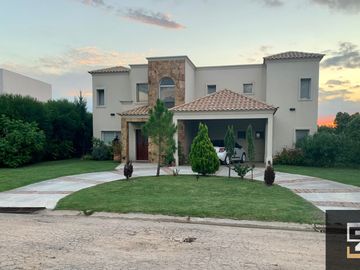 Hermosa propiedad en venta Barrio Don Joaquín Canning