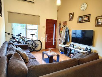 Casa en venta de 3 dormitorios c/ cochera en Garín