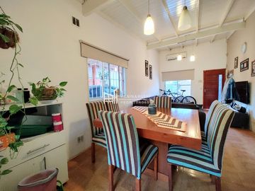 Casa en venta de 3 dormitorios c/ cochera en Garín