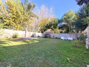 Casa en venta de 3 dormitorios c/ cochera en Garín