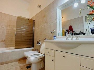 Impecable casa amoblada en venta y vehículo en Bahía Blanca