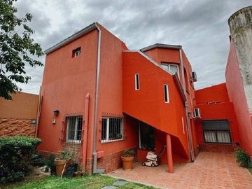 Impecable casa amoblada en venta y vehículo en Bahía Blanca