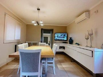 Impecable casa amoblada en venta y vehículo en Bahía Blanca