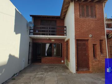 Dúplex en venta de 2 dormitorios c/ cochera en Costa Azul