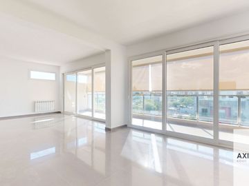 Departamento en venta de 3 dormitorios c/ cochera en La Plata