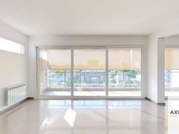 Departamento en venta de 3 dormitorios c/ cochera en La Plata