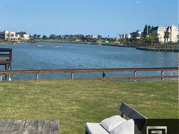 Casa en venta de 4 dormitorios a estrenar en Lagos de Canning 1